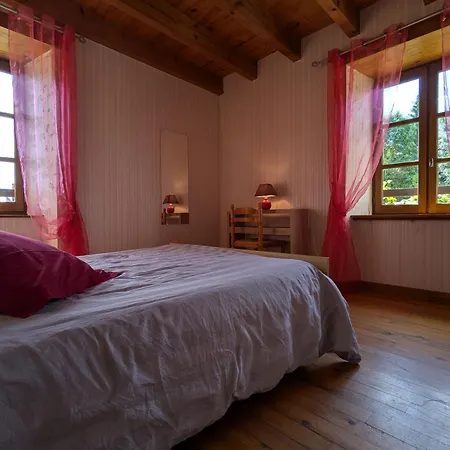 En Pierre Avec 3 Chambres, Cour Et Proximite Activites, - Fr-1-582-252 *