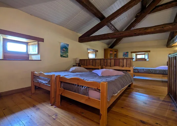 Holiday home En Pierre Avec 3 Chambres, Cour Et Proximite Activites, - Fr-1-582-252 *