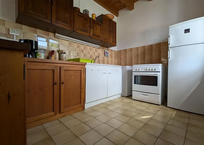 En Pierre Avec 3 Chambres, Cour Et Proximite Activites, - Fr-1-582-252 Pinols