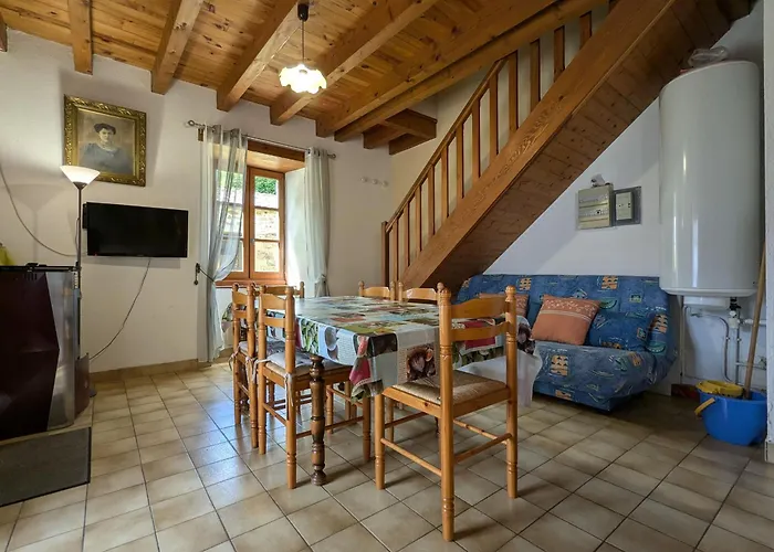 En Pierre Avec 3 Chambres, Cour Et Proximite Activites, - Fr-1-582-252 Holiday home