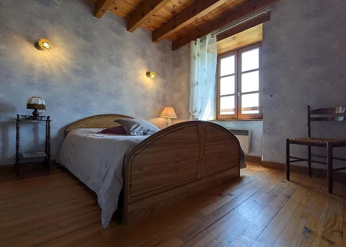 Holiday home En Pierre Avec 3 Chambres, Cour Et Proximite Activites, - Fr-1-582-252